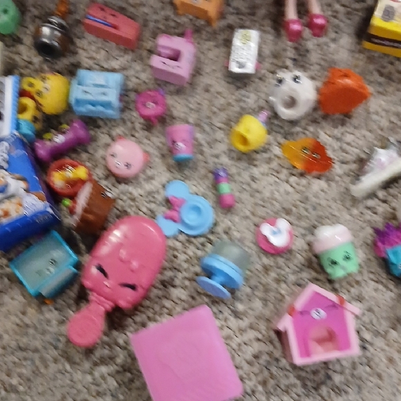 Shopkins Lot Of 63 With Dolls - Picture 5 of 11